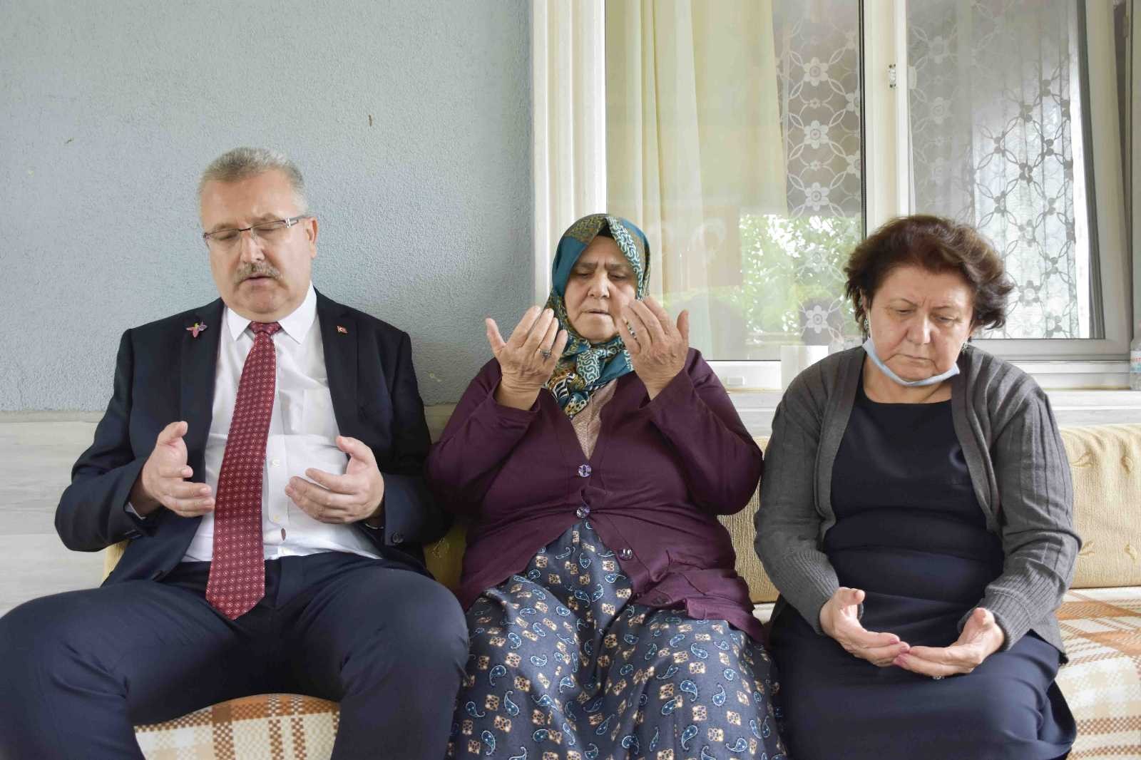 Azerbaycanlı heyet ile birlikte şehit ailesi ziyaret edildi