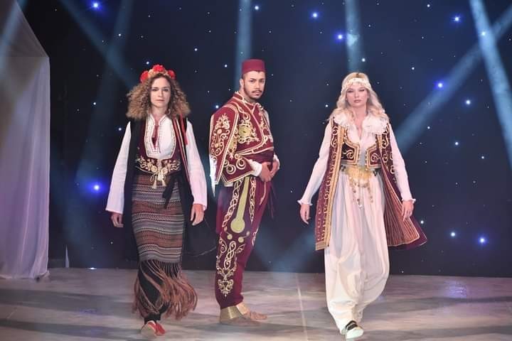 Emine Erdoğan’ın projesinden ilham aldılar, Rumeli kıyafetlerinden defile gerçekleştirdiler